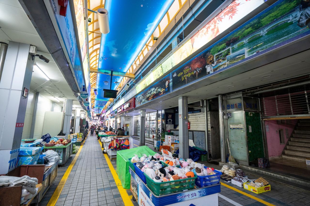 안동찜닭으로 이름난 안동 구시장 — 찜닭골목이 늘어선 재래시장