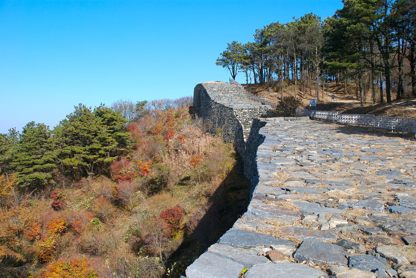 계족산성 — 능선을 따라 이어지는 삼국시대 산성의 돌벽