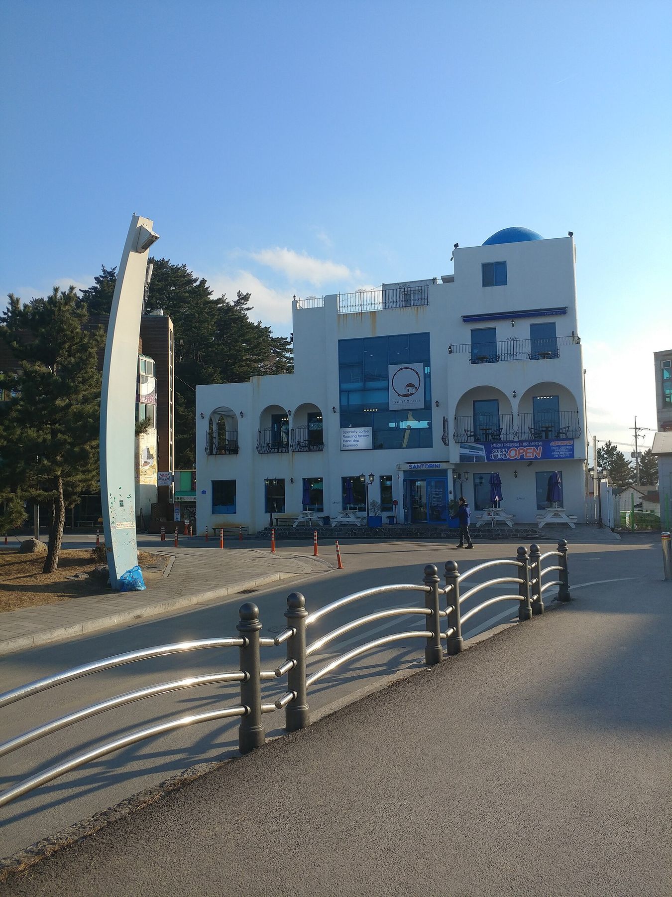 안목 커피거리 카페 — 바다를 보며 커피 한 잔 즐기기 좋다