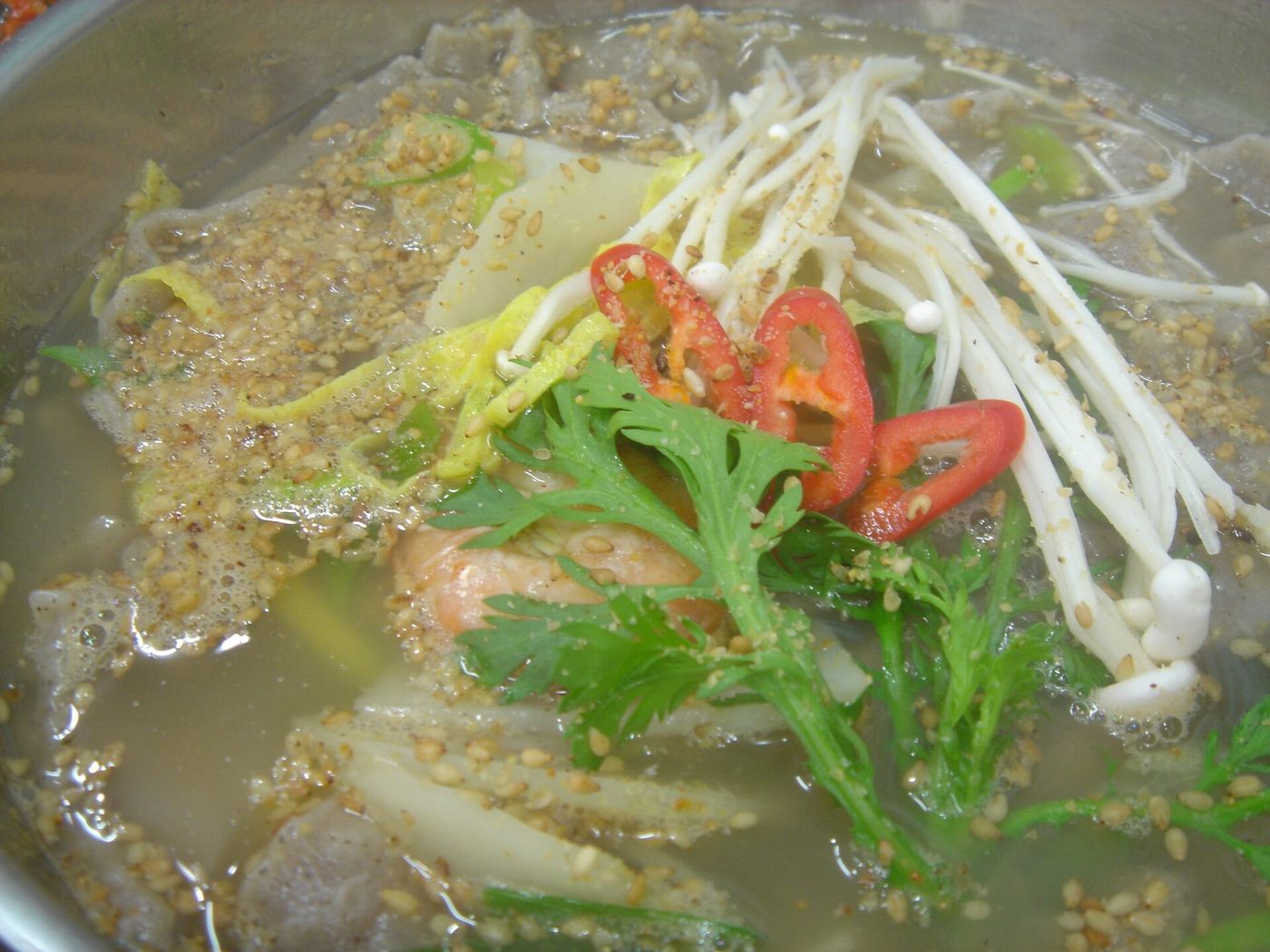 메밀국수 한 그릇 — 들깨를 푼 장국에 만 메밀 면, 산간의 담백한 한 끼
