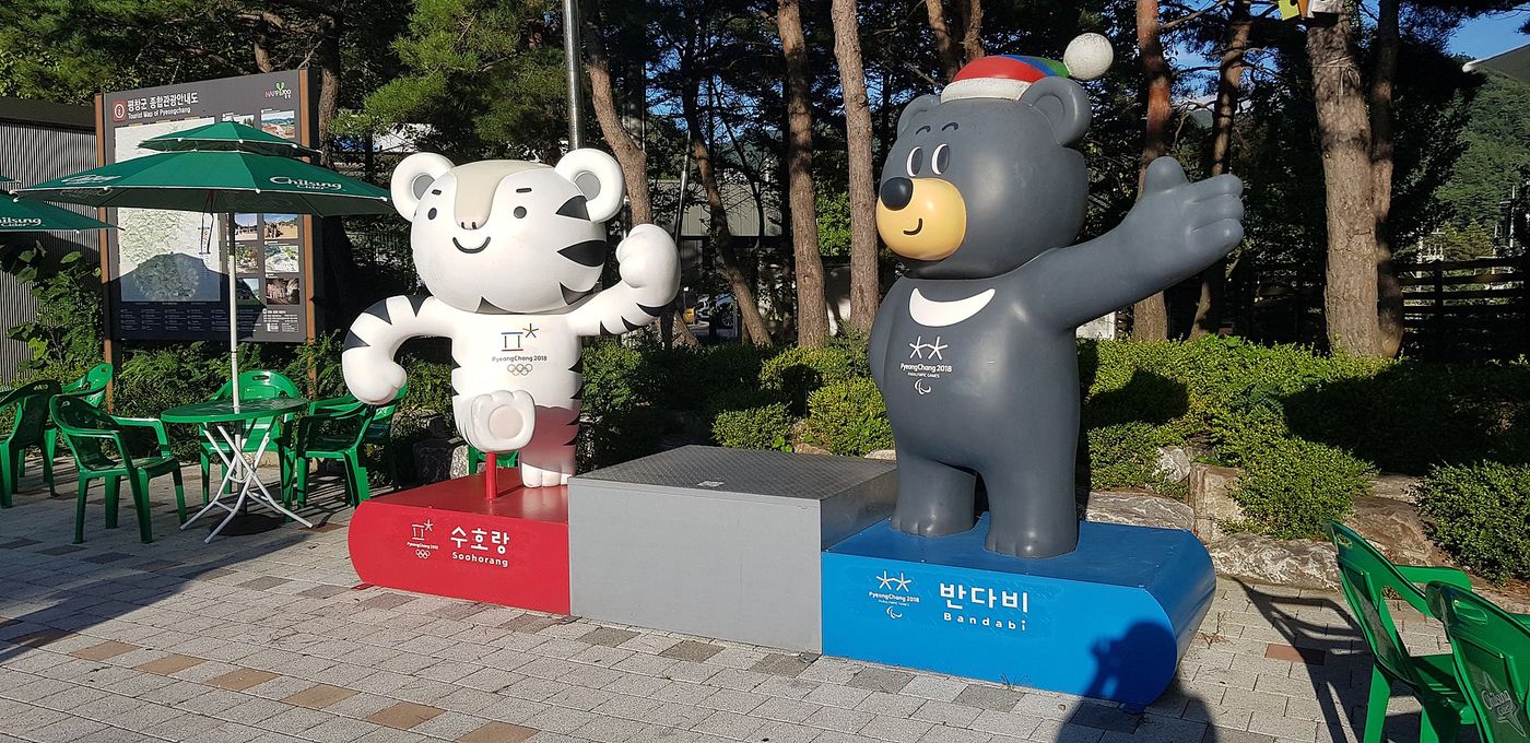 평창 동계올림픽 마스코트 수호랑·반다비 조형물 — 백호와 반달가슴곰을 본떴다