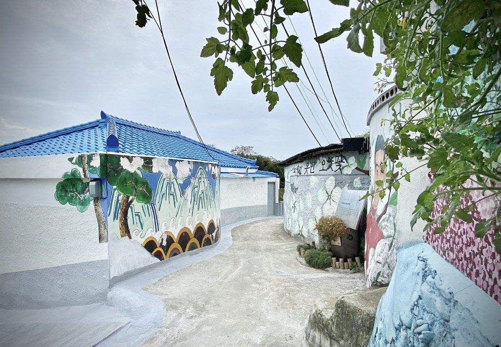 전주 자만벽화마을 — 한옥마을 곁 언덕배기 골목을 따라 벽화가 이어진다