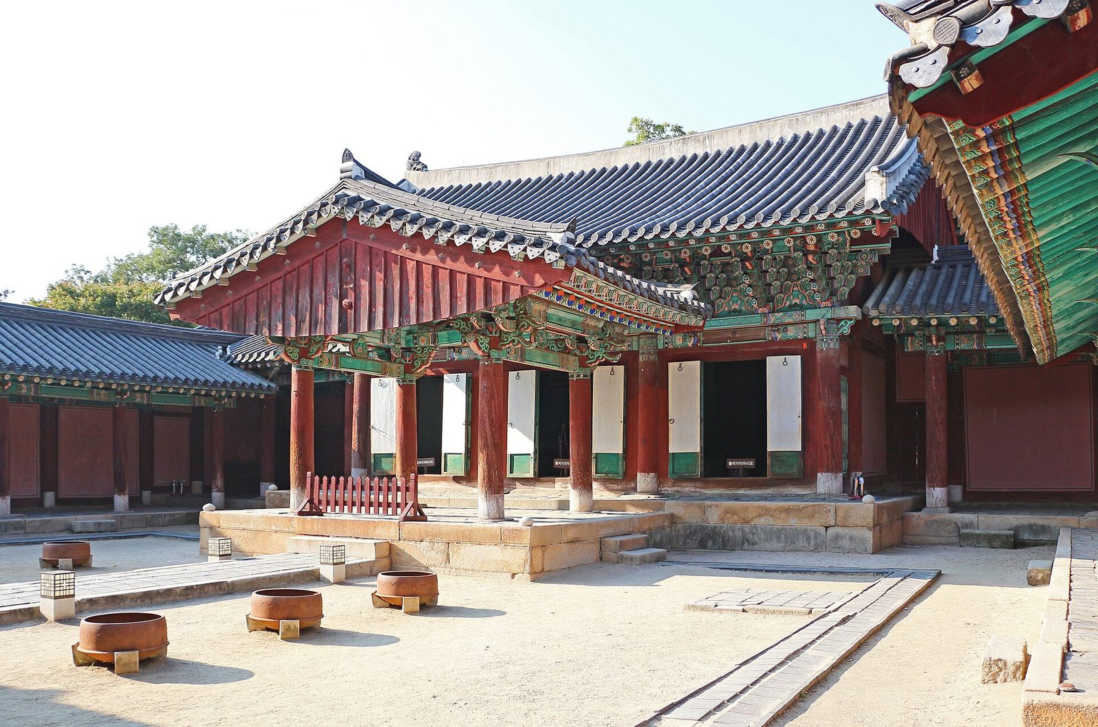 경기전 — 조선 태조의 어진을 모신 전각. 한옥마을에서 가장 차분한 공간이다