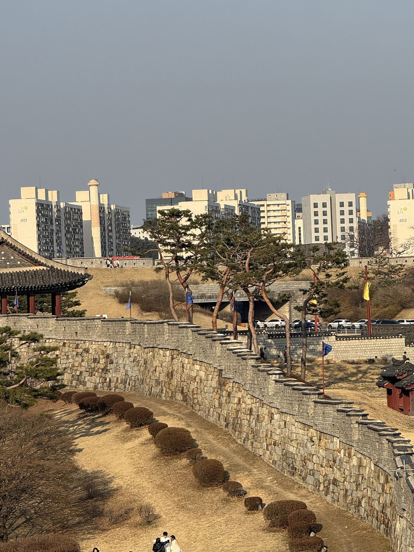 도심을 두르고 굽이치는 수원 화성 성곽길