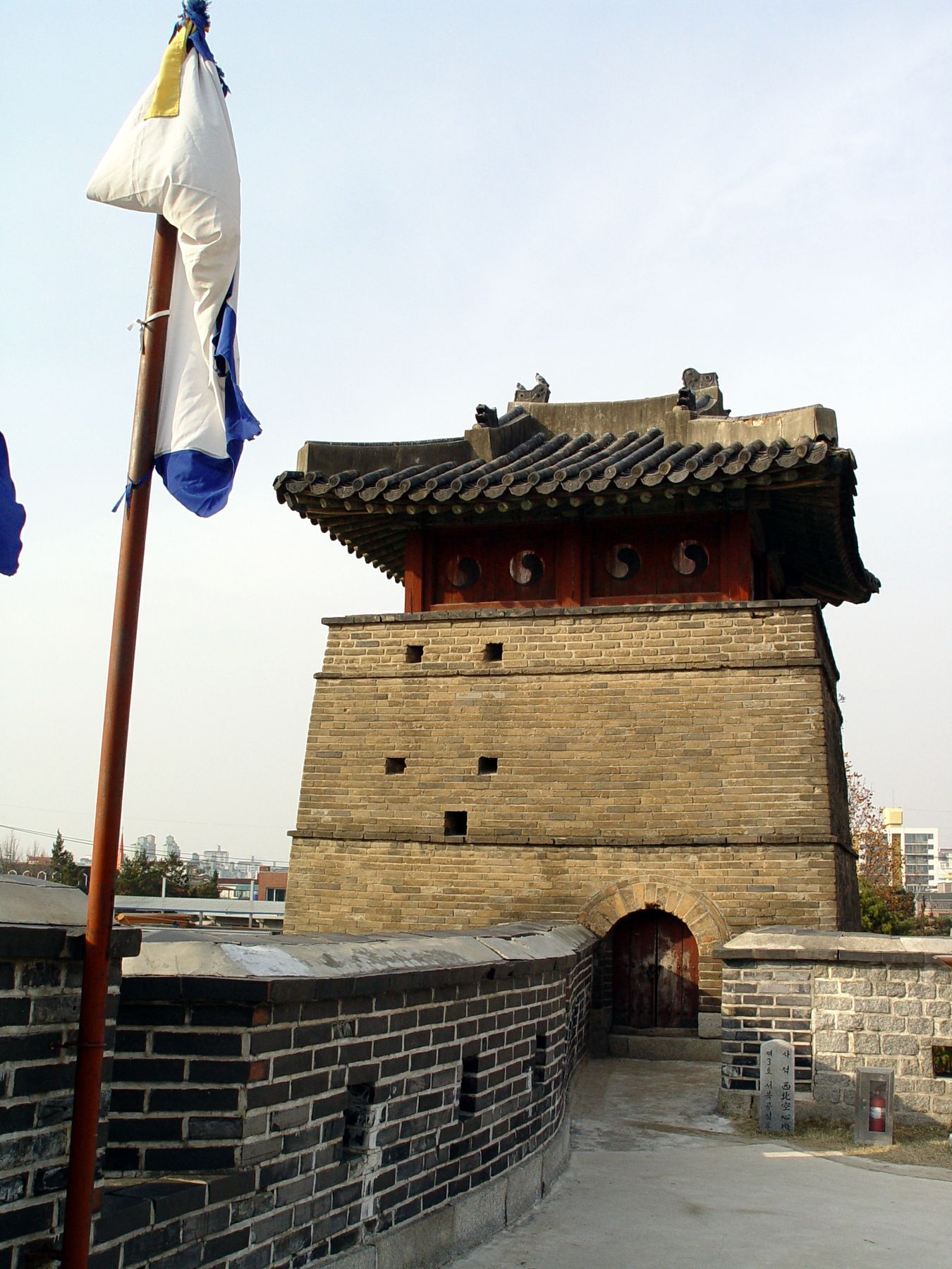 수원 화성 서북공심돈 — 화성에서만 볼 수 있는 벽돌 망루