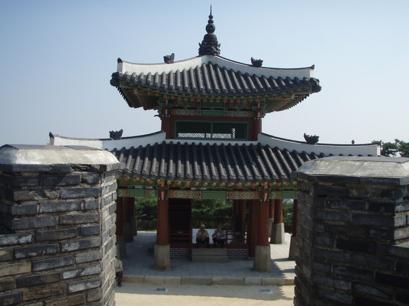 팔달산 정상에 올라앉은 수원 화성 서장대
