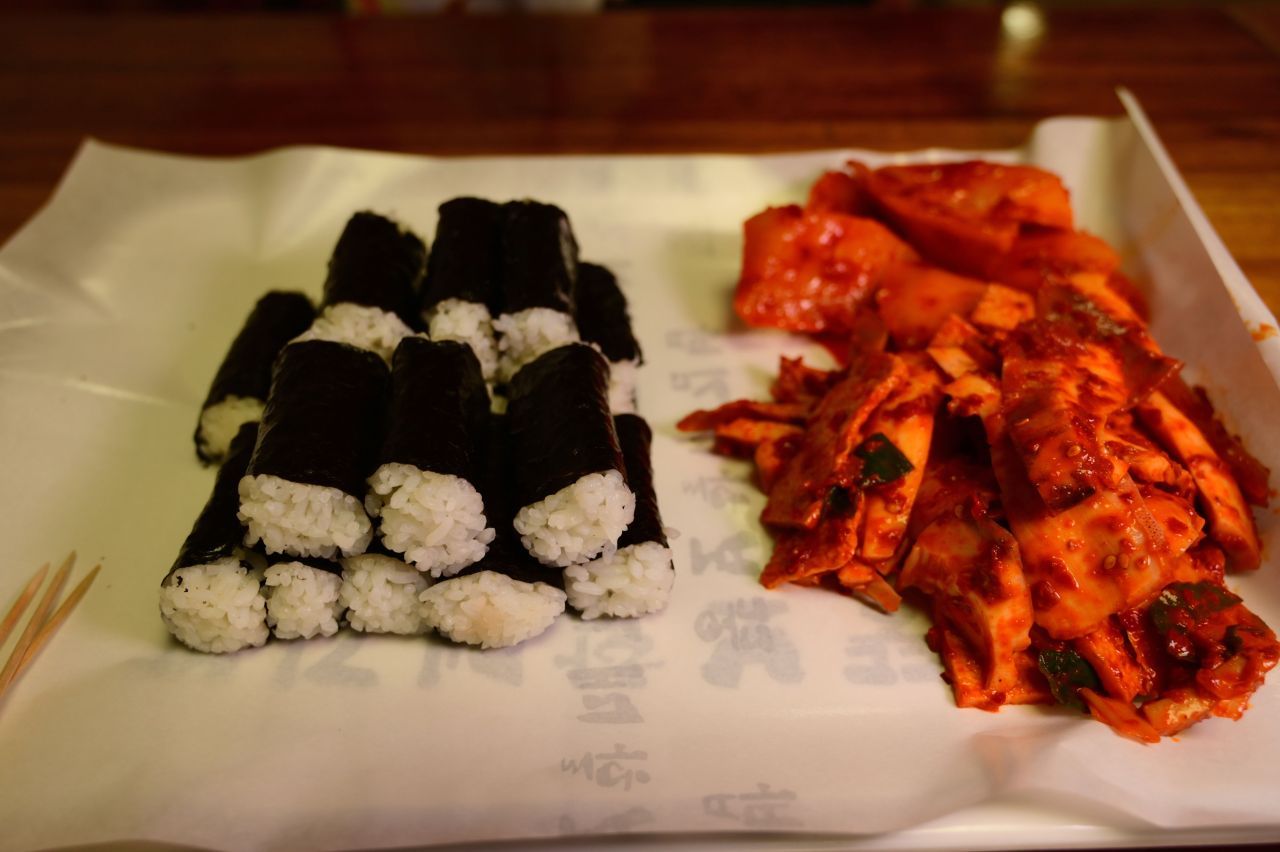 통영에서 뭘 먹을까 — 충무김밥부터 굴·멍게비빔밥까지