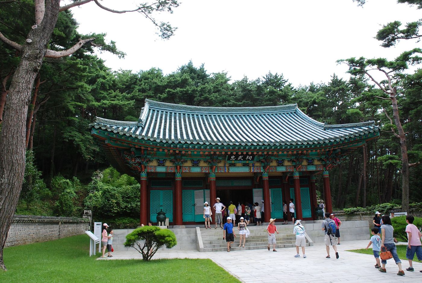 한산도 충무사 — 이순신 장군의 영정을 모신 사당